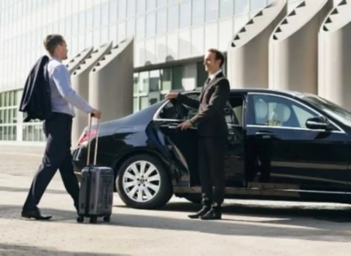 Airport Pick Up, photo 2